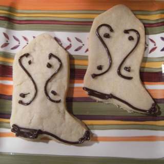 Adorable shortbread cookies that look like cowboy boots. Get the recipe to make them on comfortablydomestic.com