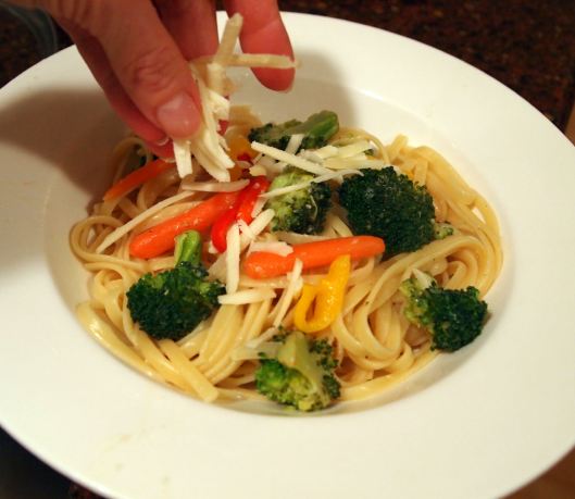 Freestyle Pasta Primavera is a quick, easy dinner recipe to save you on busy nights! Make it with whatever you have on hand! | ComfortablyDomestic.com