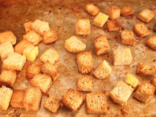 How to make homemade croutons | Comfortably Domestic