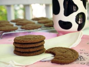 Chocolate chai sugar cookies are rich chocolate and spicy chai seasonings, transformed into soft, chewy sugar cookies. | ComfortablyDomestic.com