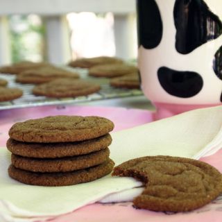 Chocolate chai sugar cookies are rich chocolate and spicy chai seasonings, transformed into soft, chewy sugar cookies. | ComfortablyDomestic.com