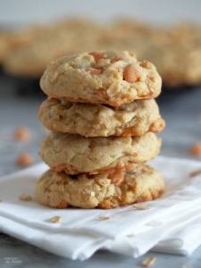 Soft-Batch-Oatmeal-Scotchies-Cookies-are-so-soft-and-chewy-with-just-the-right-amount-of-butterscotch-sweetness | ComfortablyDomestic.com