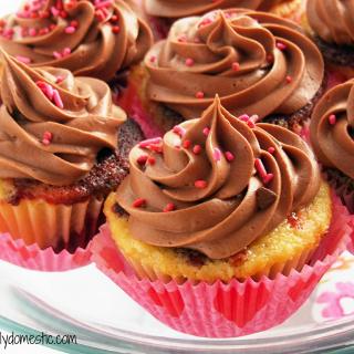 Red Velvet Vanilla Cupcakes with Milk Chocolate Buttercream | ComfortablyDomestic.com