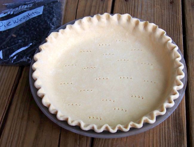 Easy 5-minute Homemade Pie Crust - A flaky, all butter pie pastry made in the food processor | ComfortablyDomestic.com