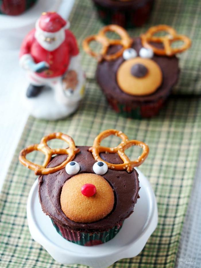 Reindeer Cupcakes - a fun, kid friendly, and easy holiday dessert idea. | ComfortablyDomestic.com